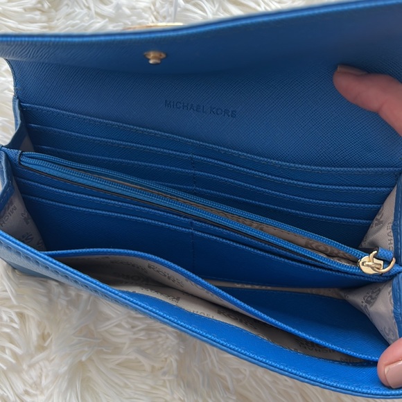 Great condition Michael Kors Wallet - Picture 5 of 7